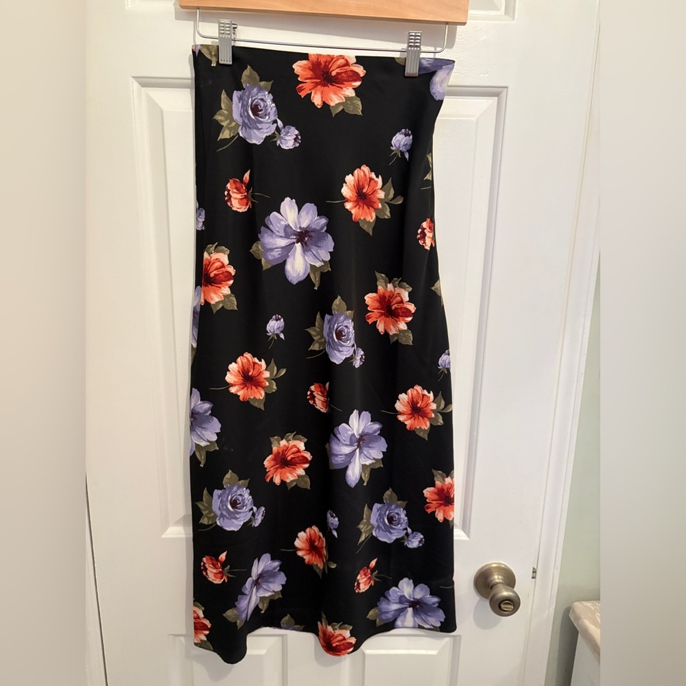 Forever 21 S Black Skirt with Floral Accents